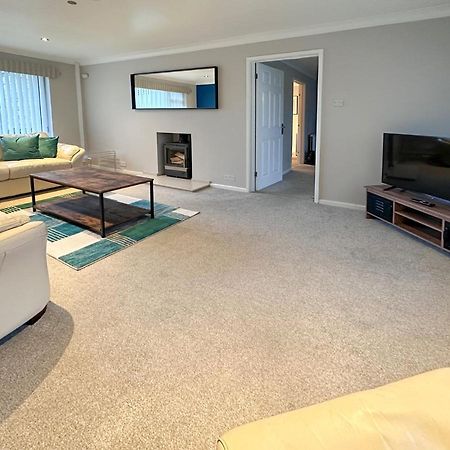 Blunsdon Lodge - Spacious Bungalow, High Speed Wi-Fi, Free Private Parking, Garden 스윈던 외부 사진