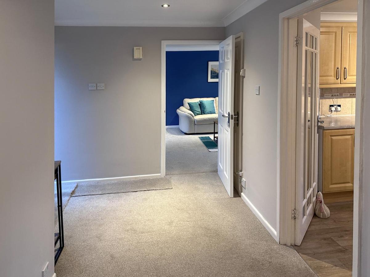 Blunsdon Lodge - Spacious Bungalow, High Speed Wi-Fi, Free Private Parking, Garden 스윈던 외부 사진