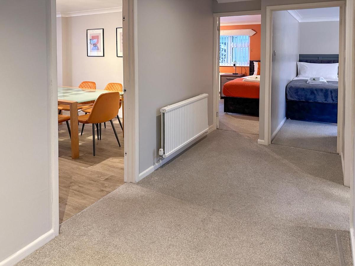 Blunsdon Lodge - Spacious Bungalow, High Speed Wi-Fi, Free Private Parking, Garden 스윈던 외부 사진