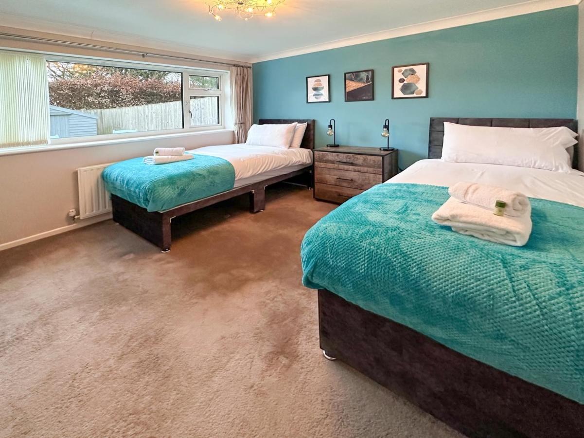 Blunsdon Lodge - Spacious Bungalow, High Speed Wi-Fi, Free Private Parking, Garden 스윈던 외부 사진
