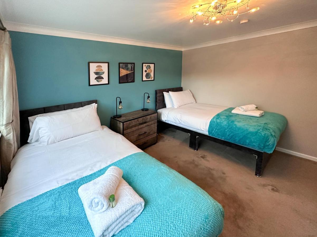 Blunsdon Lodge - Spacious Bungalow, High Speed Wi-Fi, Free Private Parking, Garden 스윈던 외부 사진