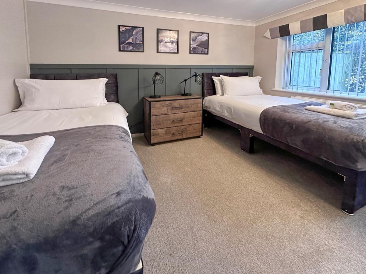 Blunsdon Lodge - Spacious Bungalow, High Speed Wi-Fi, Free Private Parking, Garden 스윈던 외부 사진