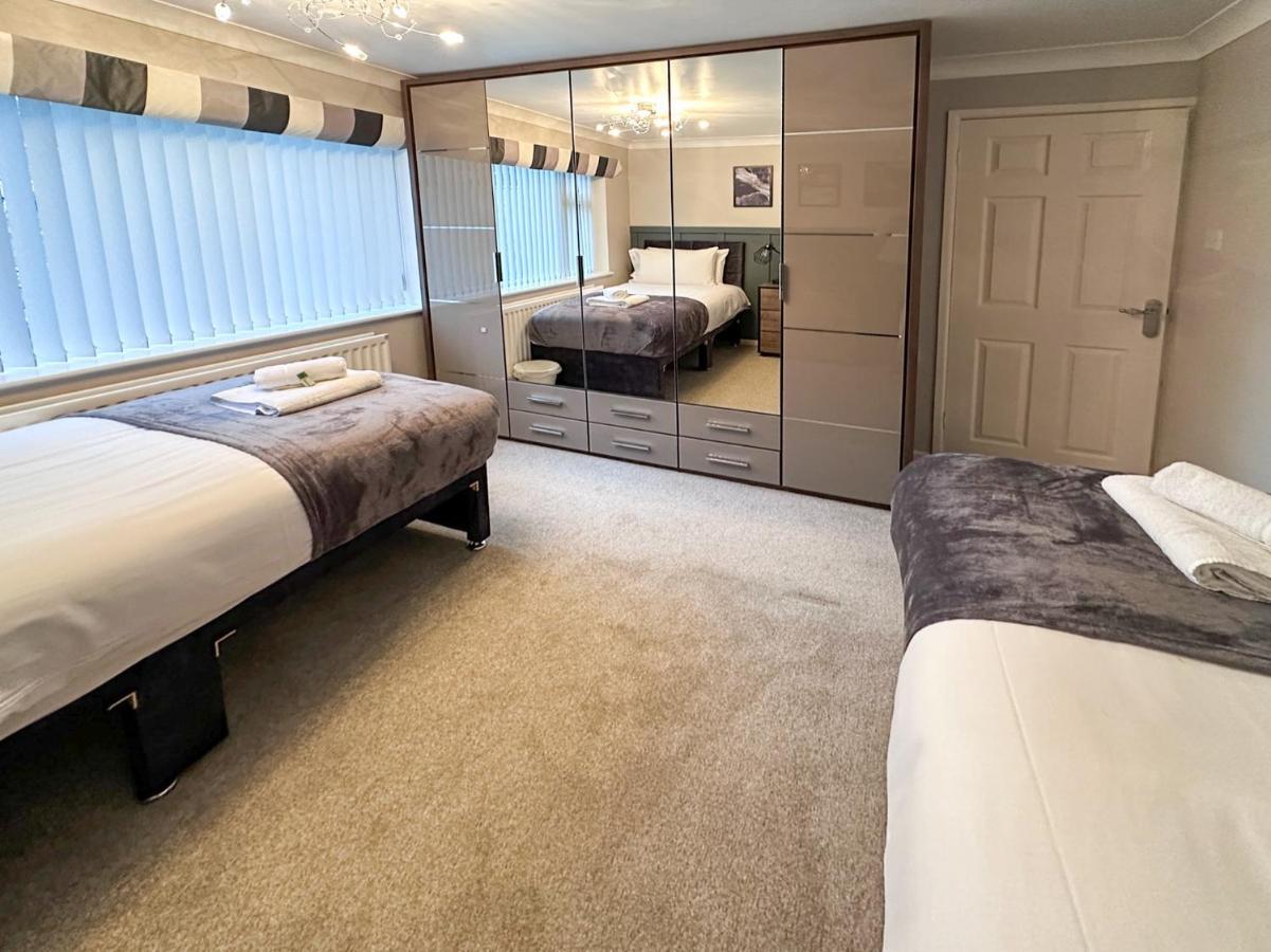 Blunsdon Lodge - Spacious Bungalow, High Speed Wi-Fi, Free Private Parking, Garden 스윈던 외부 사진