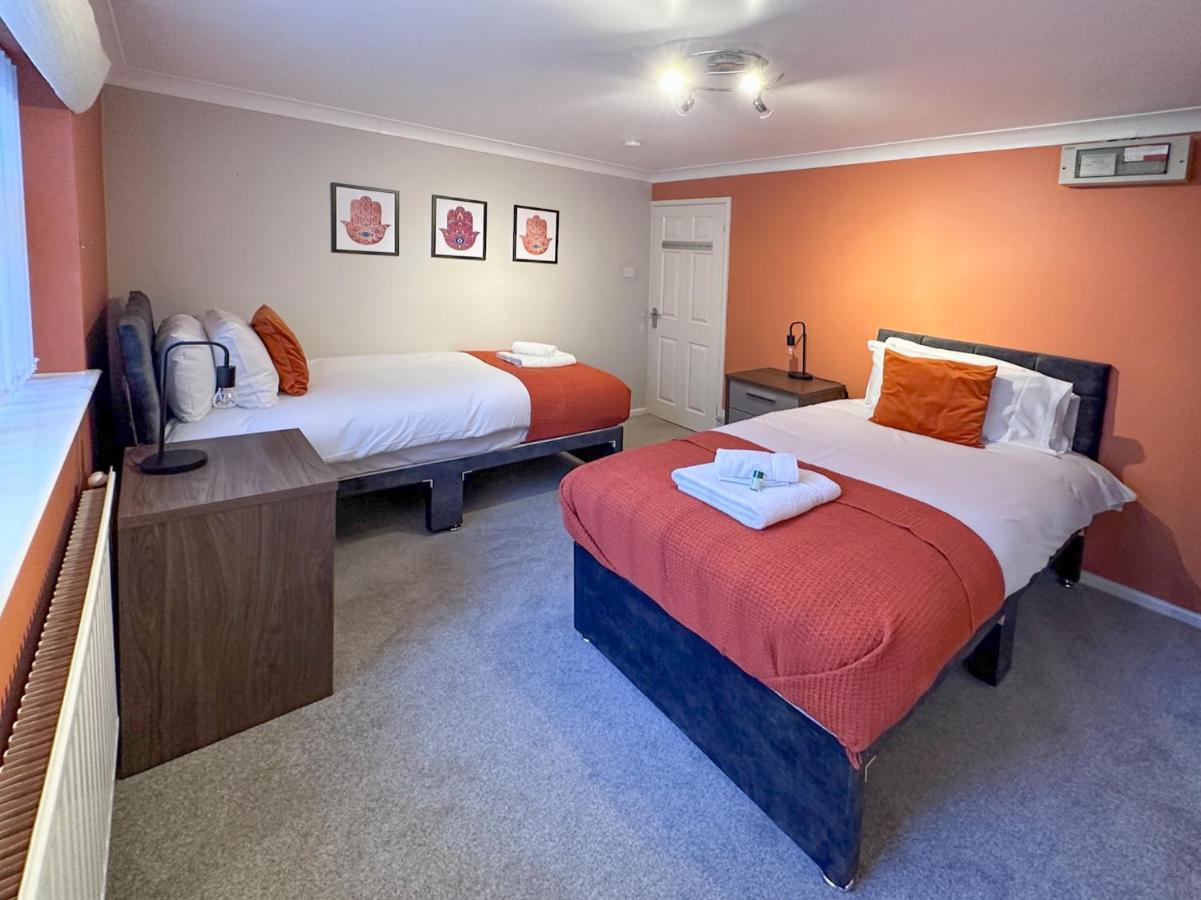 Blunsdon Lodge - Spacious Bungalow, High Speed Wi-Fi, Free Private Parking, Garden 스윈던 외부 사진